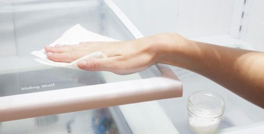 Как поступить, если в холодильнике появился резкий запах